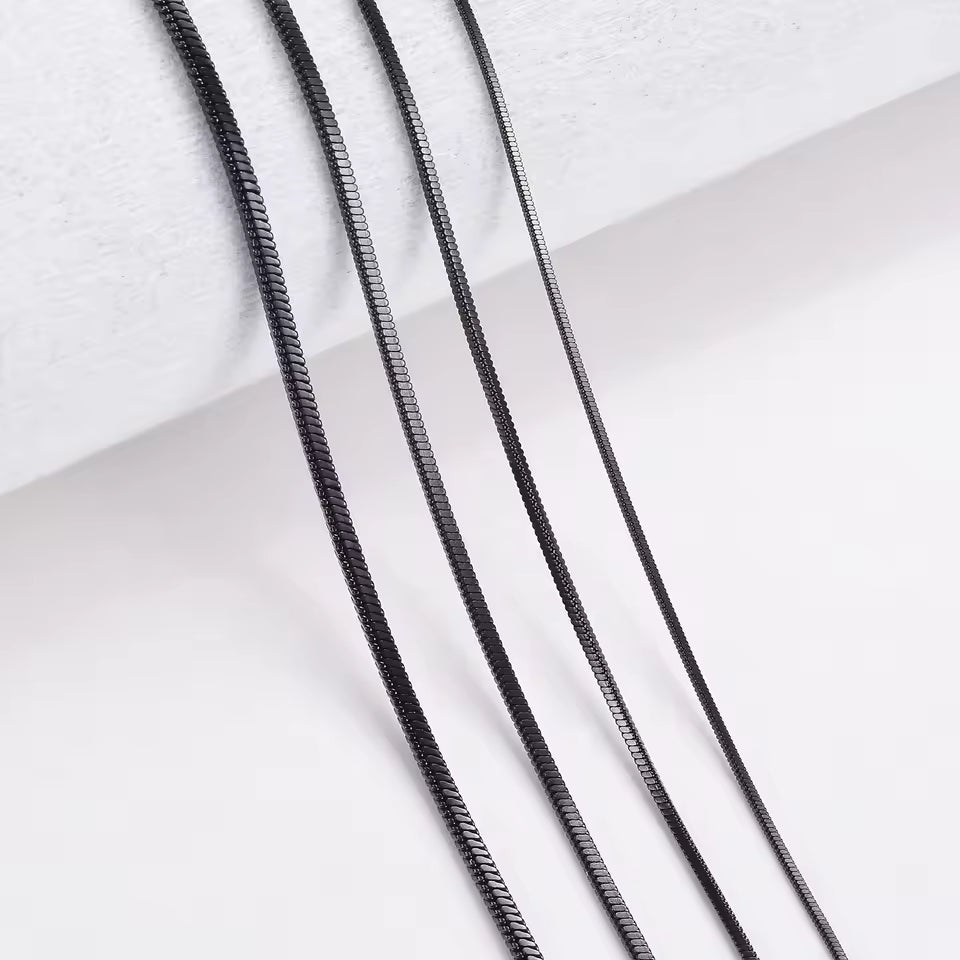 Slim Snake Chain Necklace detail